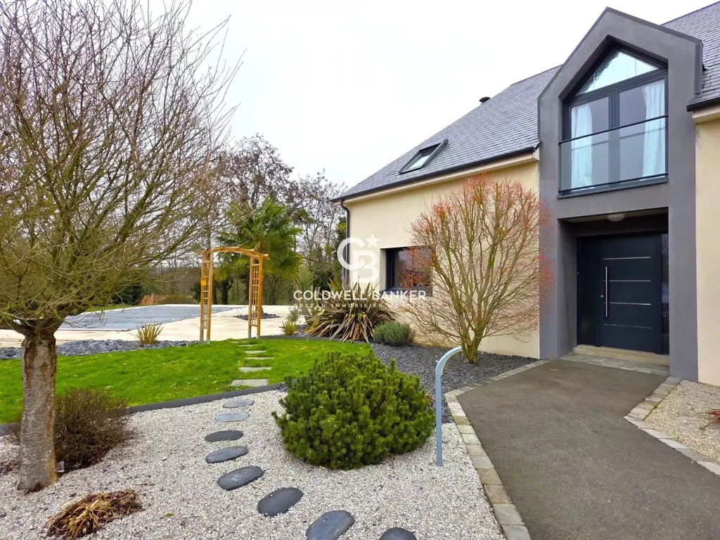 maison d’architecte à vendre à La Bazoge avec piscine chauffée