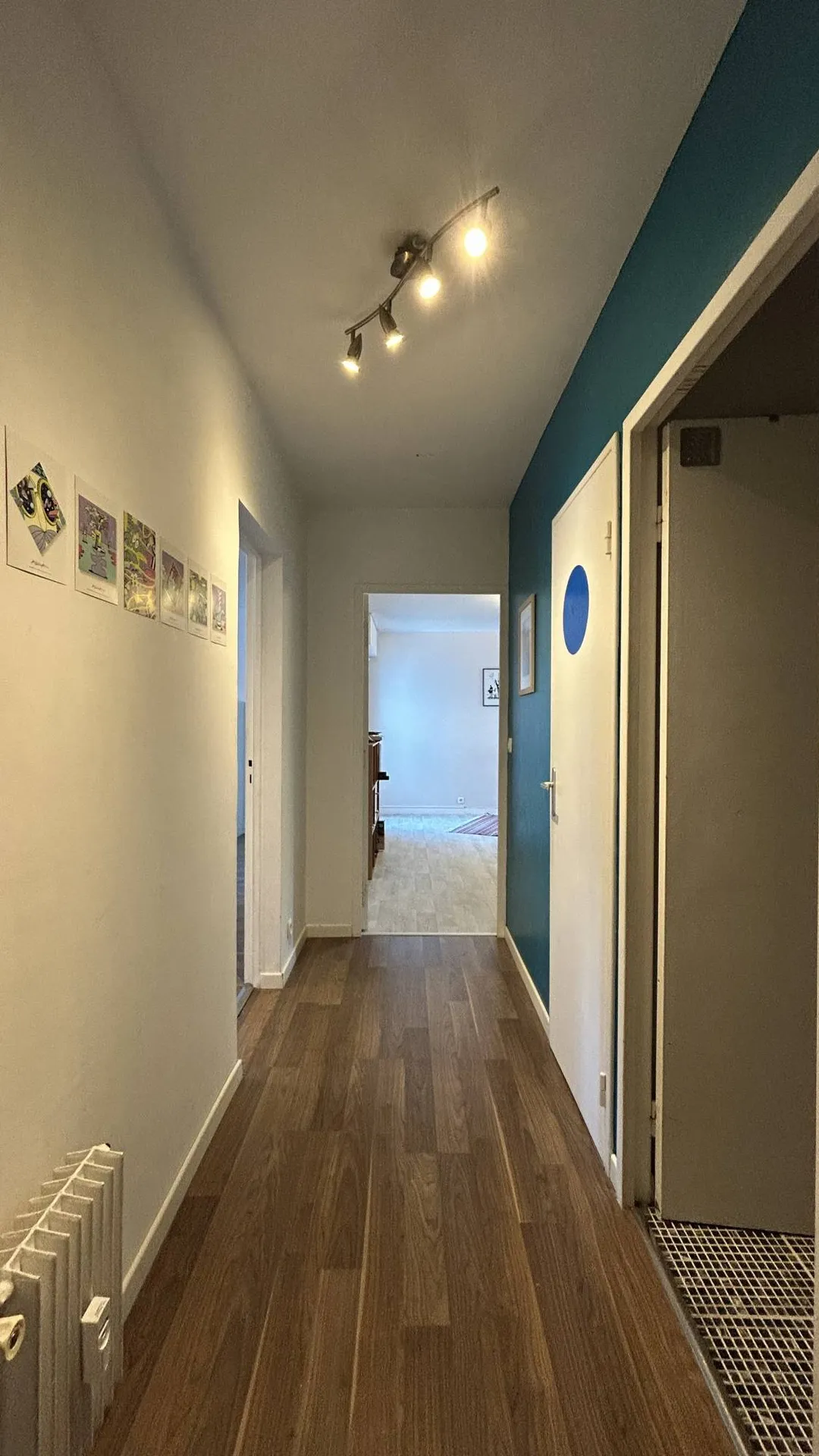 Appartement de 55.84m² Carrez situé au 1er étage d'une résidence avec cour privée et place de parking à Rouen, en Normandie