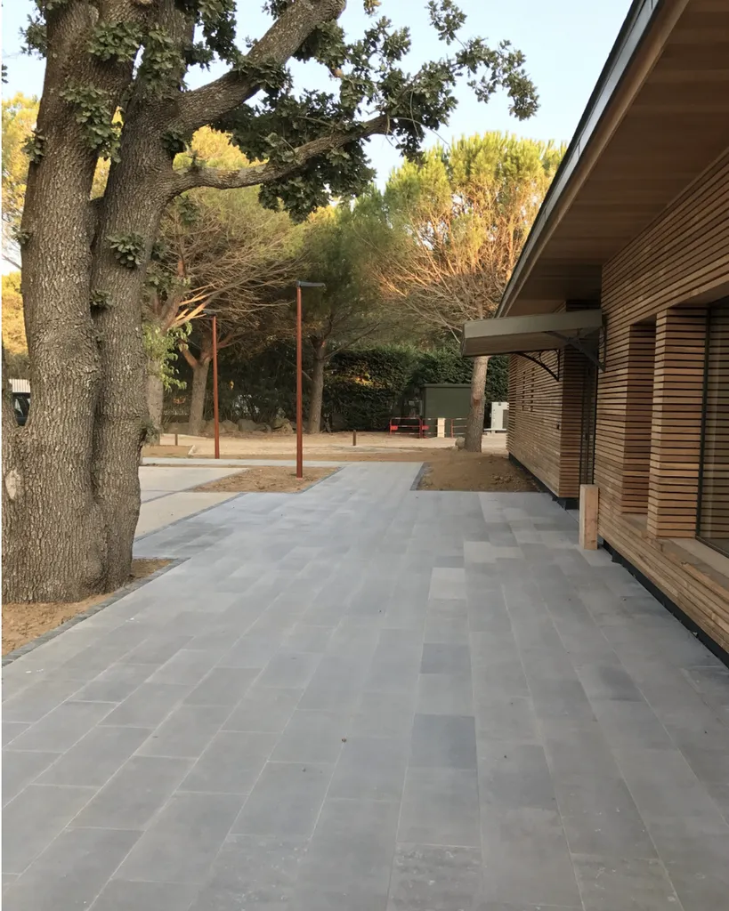 Cèdre Cendré – Marbre égyptien gris et brun pour sols et terrasses