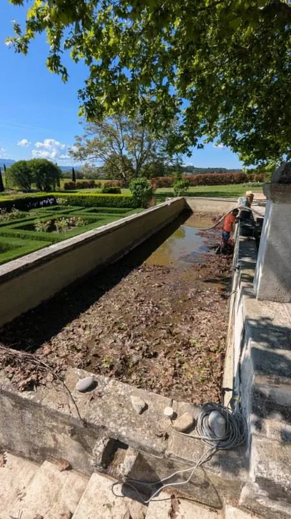 Vidange d'un bassin vers la Tour d'Aigues? Contacter nous.