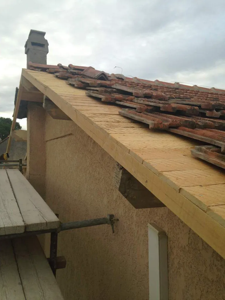 Réfection d'une toiture d'une maison existante à Salon de Provence - débord de toiture