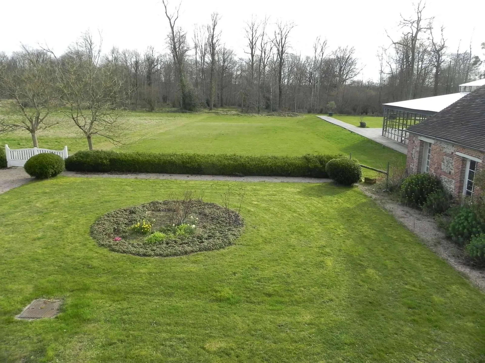 A acquérir, beau Manoir en briques du XIXème siècle et ses dépendances sur presque 10 hectares de terres, dans la région de Vimoutiers 61120