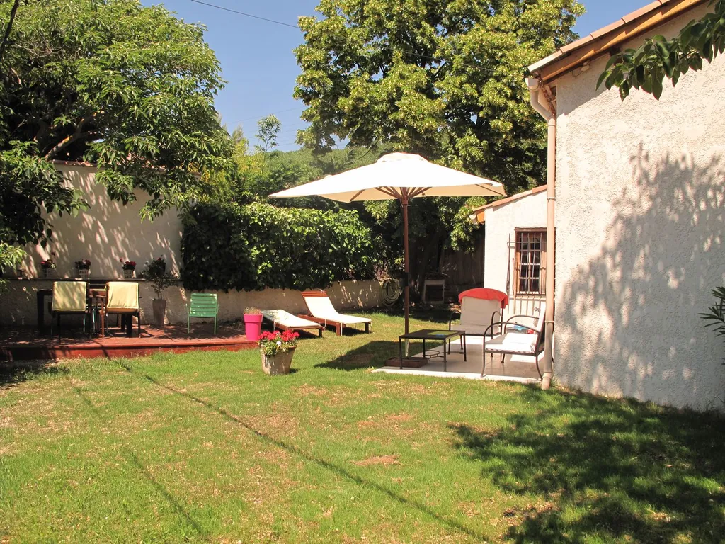 Vente maison 3 Cassis sur les hauteurs avec jardin plat et clos