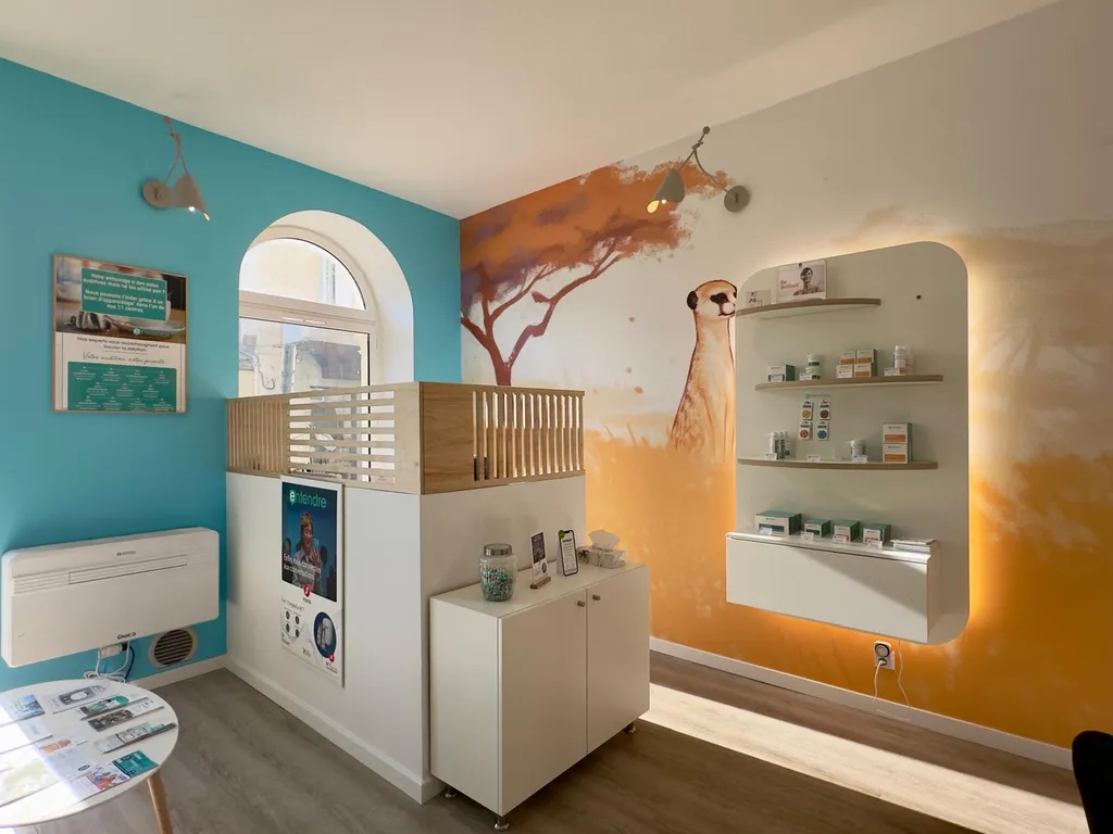 Aménagement intérieur d’un magasin d’audioprothèses tonique à Ambarès-et-Lagrave près de Bordeaux