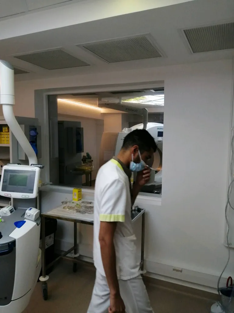 Films miroir sans tain sur l'hôpital de Toulon