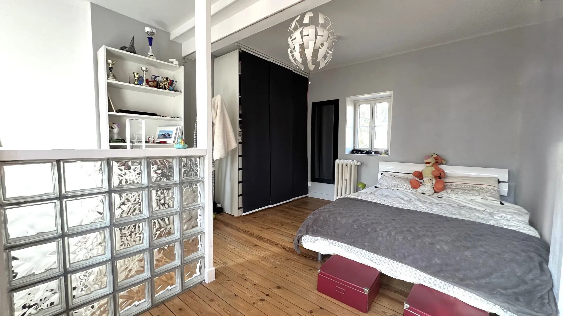 Magnifique demeure de famille 283m², 7 chambres, salle de jeux, patio véranda, dépendances et jardin arboré 6078m², emplacement privilégié centre-ville de Eu 76260.