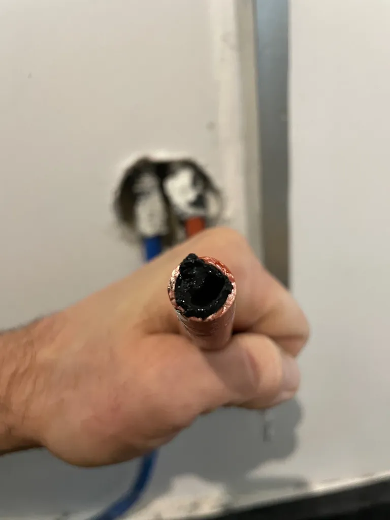 A la recherche d'un plombier chauffagiste pour le désembouage nettoyage des radiateurs plancher chauffant sur Craponne proche de Brindas