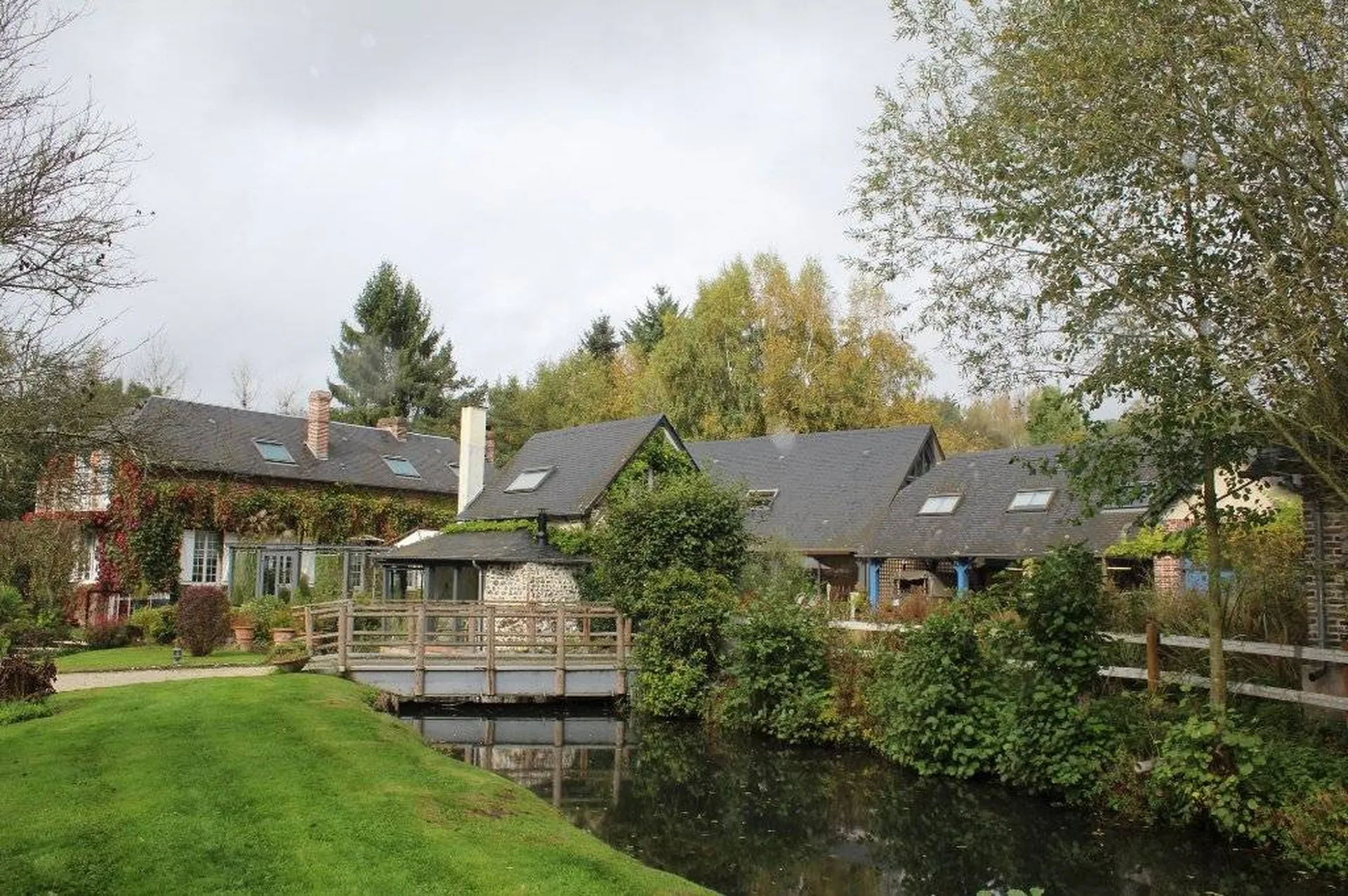 A découvrir propriété de charme et de caractère avec ses dépendances et son environnement de 4 Hectares région Lisieux 14