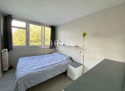 Chambre principale lumineuse 