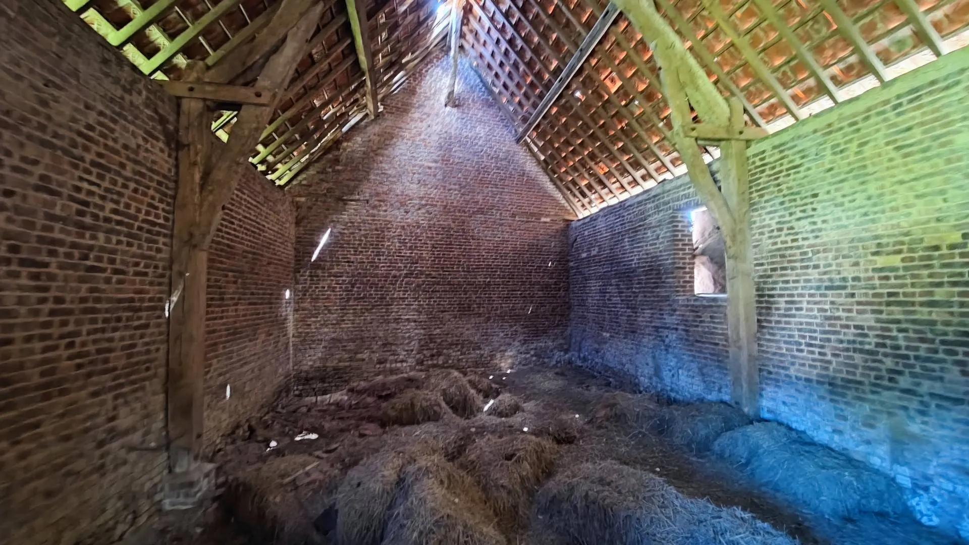 Terrain de 1411 m² avec bâtiments, proche mer de Dieppe (76)