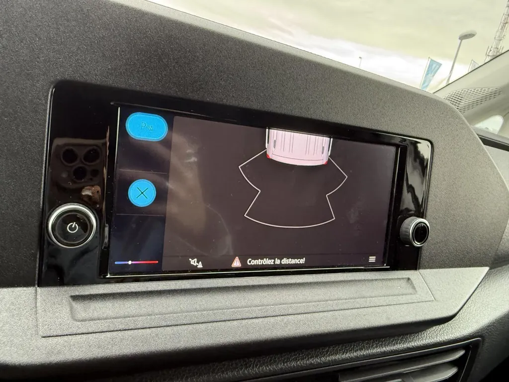 Volkswagen Caddy Cargo Maxi d’occasion à Rouen : utilitaire diesel 102 ch disponible chez votre concessionnaire Caudebec Automobiles.