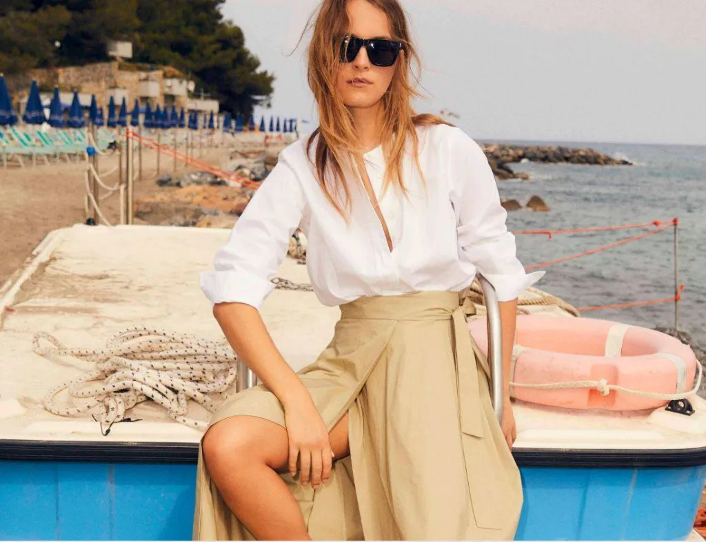 Rosso 35 un style classique et contemporain, pour les femmes qui aiment la discrétion et l'élégance.