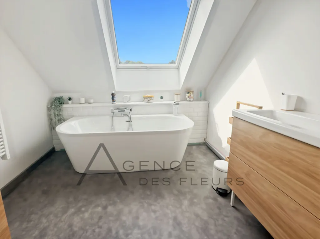 A saisir sur la commune du THUIT DE L'OISON 27370 maison de 107 m² édifiée sur 650 m² de terrain.