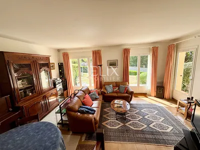 A vendre une jolie maison proche du lycée International, Saint Germain En Laye 7 pièce(s) 130 m2.