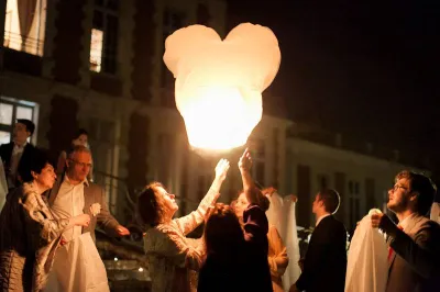 organisez un lâcher de lanternes volantes mariage