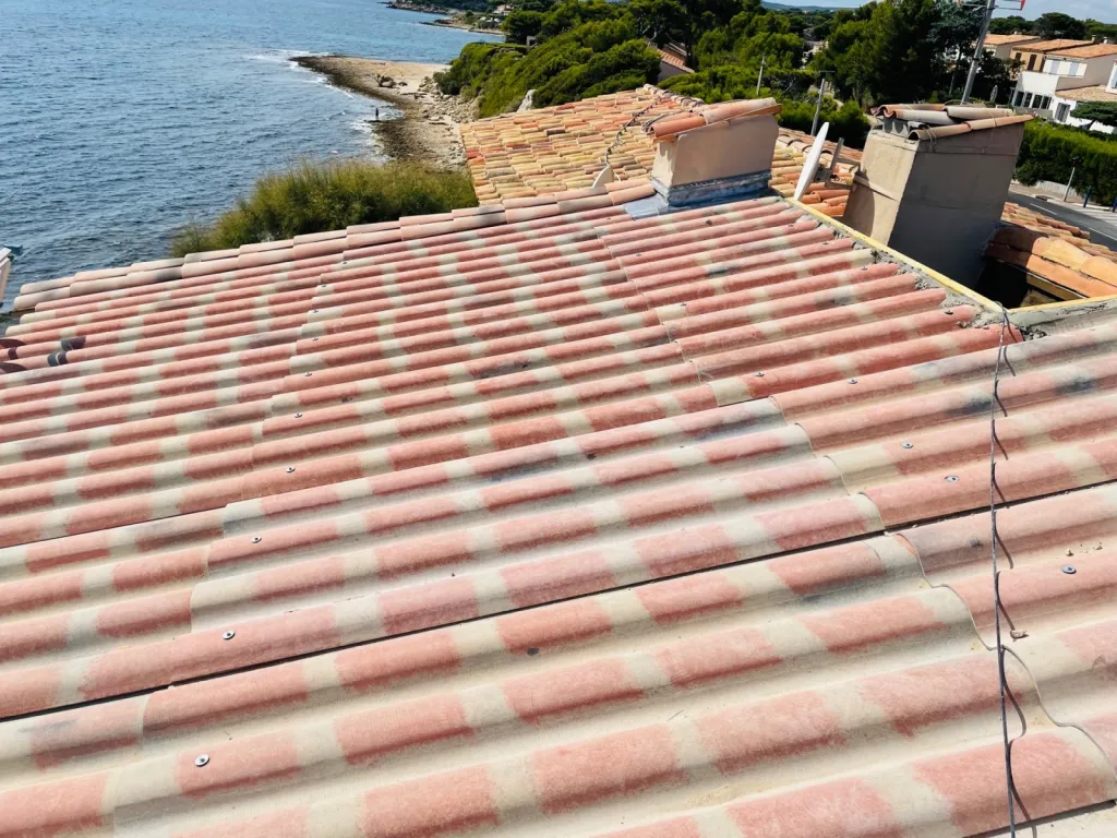 Réfection d’une toiture de maison en P.S.T Canal près de Aix en Provence.
