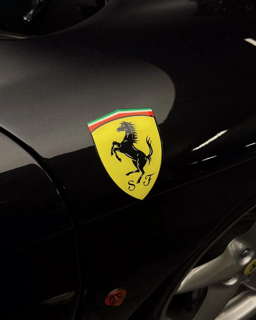 Faire un lustrage brillance sur sa Ferrari 360 Spider chez DSP Service, expert en detailing automobile à Le Mans