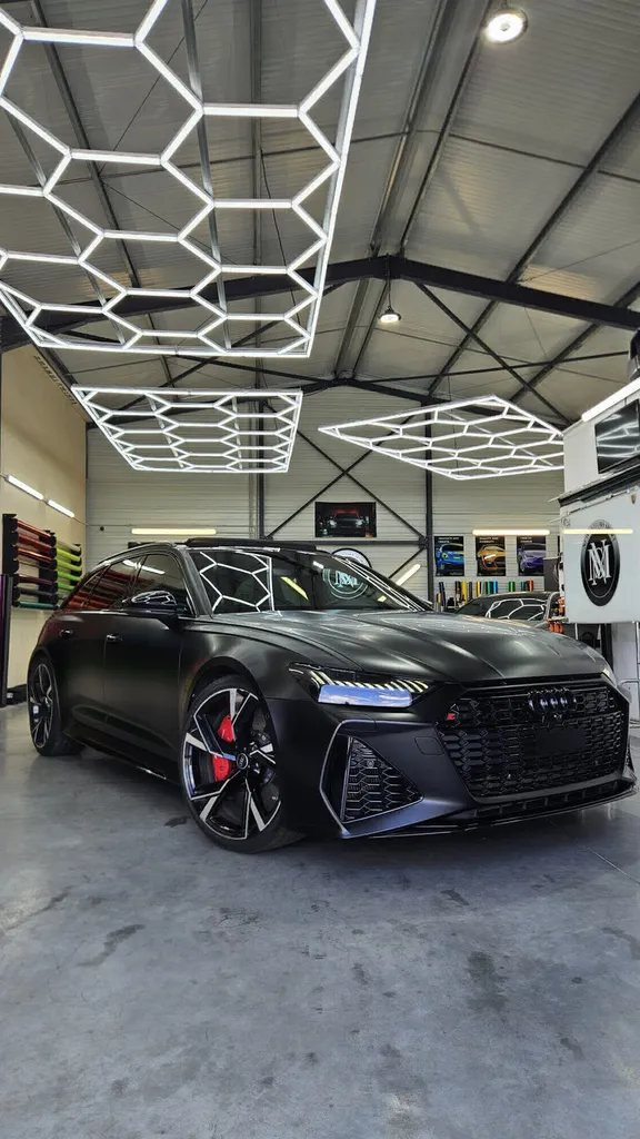 Ppf noir satin sur une Audi RS6 c8 à Toulenne dans notre atelier : une prestation haut de gamme pour un véhicule exclusif