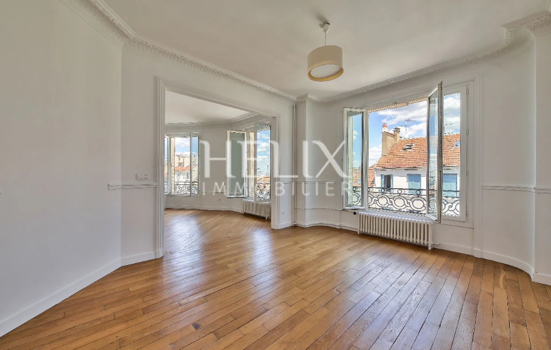 Saint Germain en Laye dans un immeuble en Pierre de taille de style Haussmannien à deux pas de la place du marché, des écoles, des commerces et du RER A.