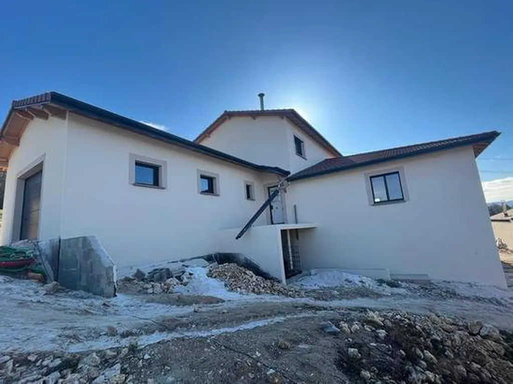 Après rénovation de façade dans l'Ain fait par Orakci Façade