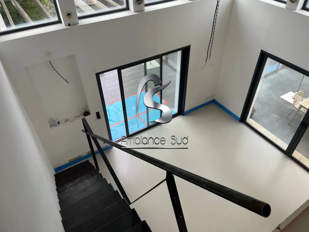 Sol en béton cire coulé décoratif à Aigues mortes