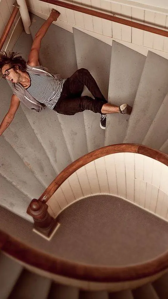 chute dans un escalier