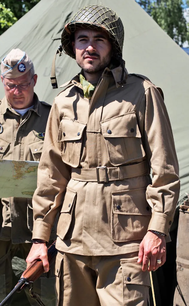 Reconstitution Deuxième Guerre Mondiale uniformes équipements authentiques fidèles armées historiques pour passionnés Metz