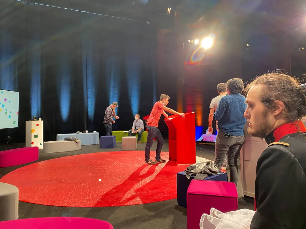 Simon Rumiz présentateur aux cotés de Gérgory Cuilleron