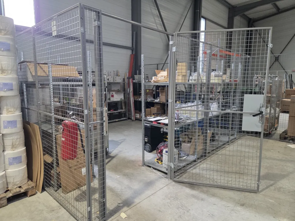 Installer une cloison de sécurité grillagée industrielle à Toulouse, Paris et dans toute l'Occitanie