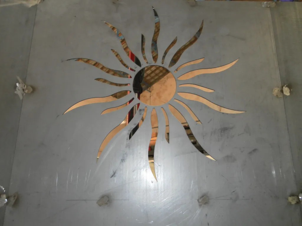 FABRICATION ET POSE PORTAIL EN FER FORGE SUR MESURE AVEC DECORATION SOLEIL A MARTIGUES REGION PACA