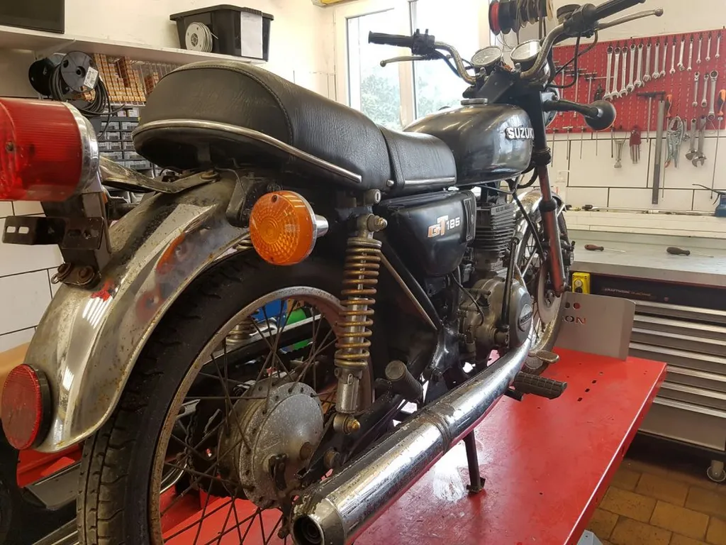  SUZUKI 185 GT de 1978 LA VALETTE DU VAR