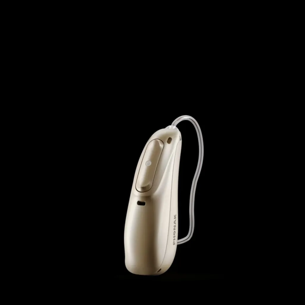 Solution auditive Phonak Audéo™ Lumity étanche et entièrement rechargeable pour une meilleure clarté vocale
