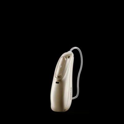 Solution auditive Phonak Audéo™ Lumity étanche et entièrement rechargeable pour une meilleure clarté vocale