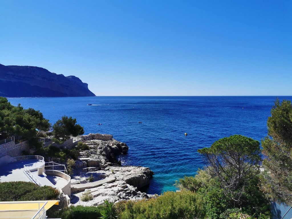 Appartement T2 Cassis unique dans une petite crique avec accès mer, terrasse et solarium 