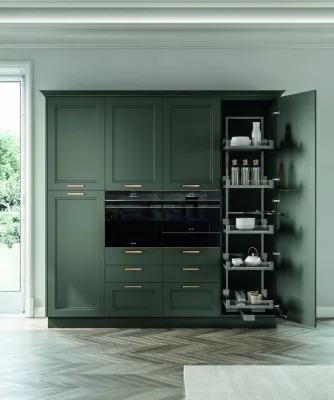 Cuisine modele à cadre et poignées dorées à Bandol