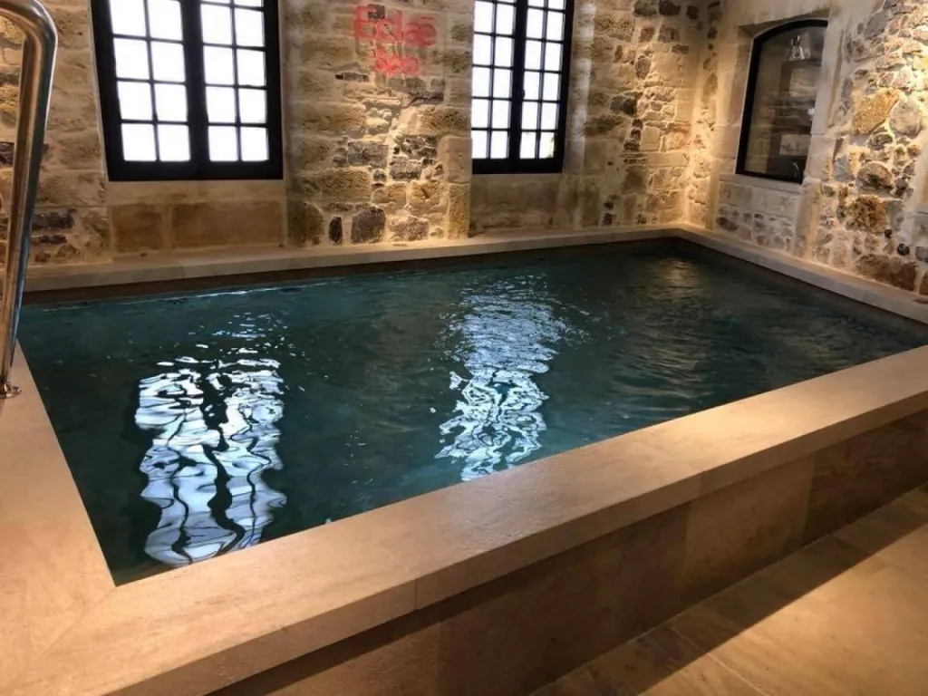 Ou trouver la véritable pierre naturelle? Au 36 rue de Bourgogne 75007 Paris. pour dallage haut de gamme.