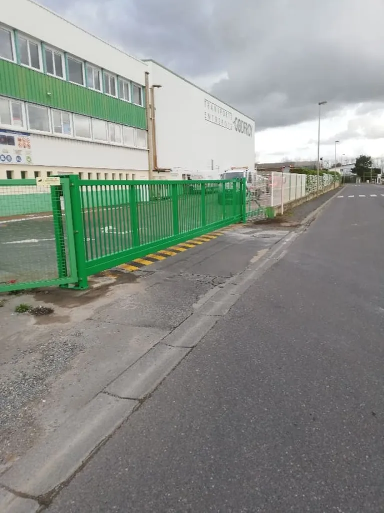 Installation de Portail autoportant industriel, Clôtures de Sécurité et Systèmes de Contrôle d'Accès à Rouen et sa région ou agglomération en Seine-Maritime 76