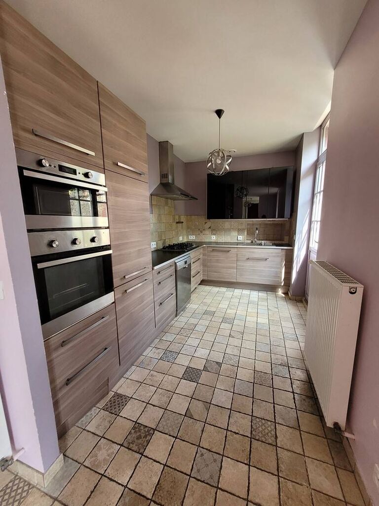 L'agence Terres et Demeures de Normandie de Lisieux 14100, 41 avenue Victor Hugo vous propose à la vente cette Maison Bourgeoise de 1870, entièrement rénovée en 2014 et située à quelques minutes à pied du centre-ville de Lisieux 14100.