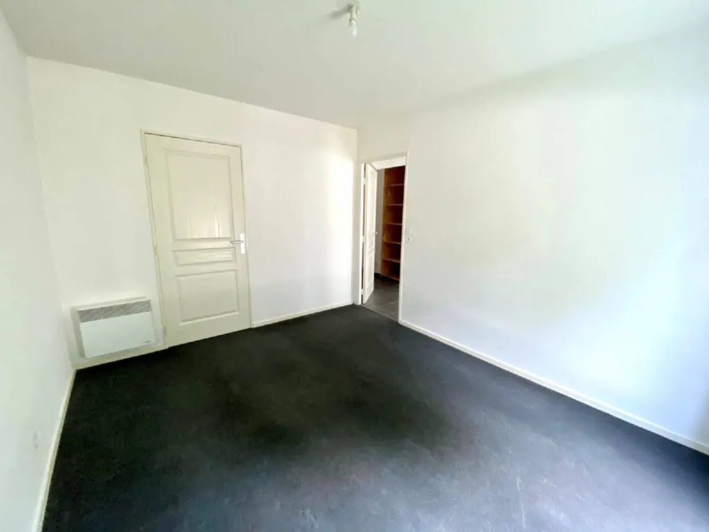 Grande chambre de 12 m² 