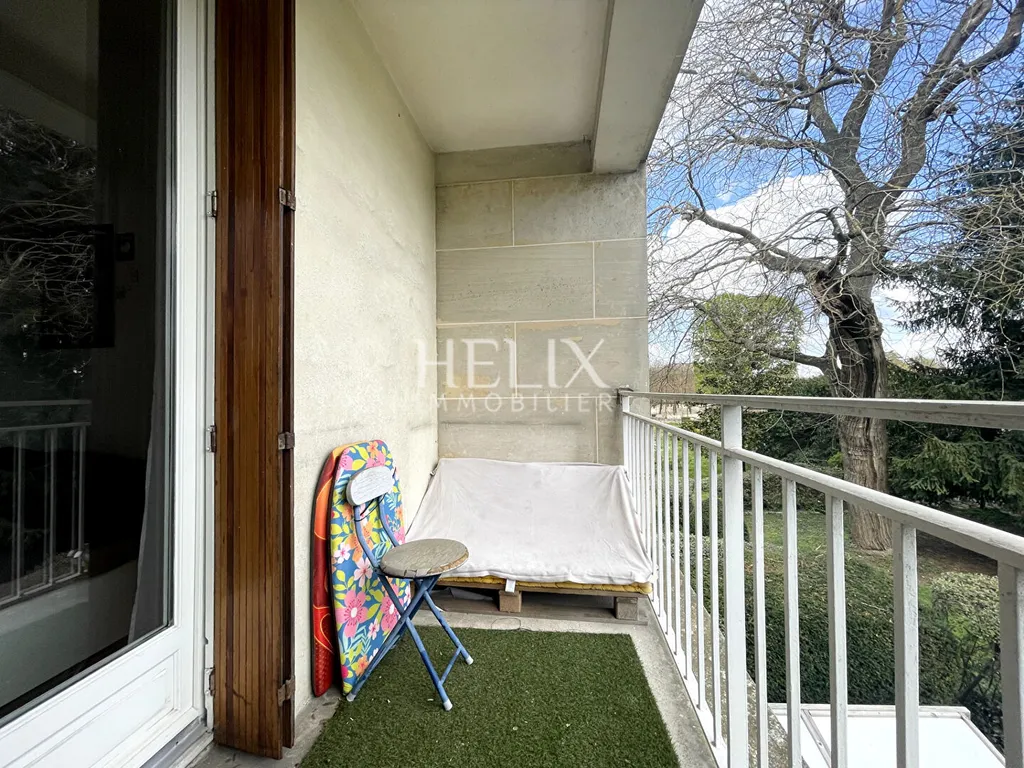 Magnifique appartement meublé traversant 3 chambres, 3 balcons, box, résidence de standing avec ascenseur et gardien, vue sur le parc du Château de Saint-Germain-en-Laye