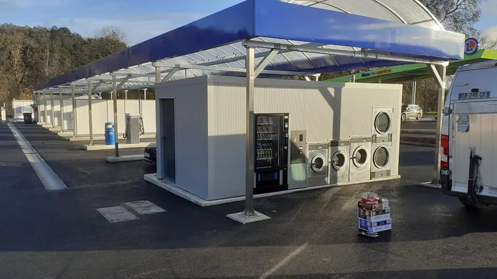 Vente de distributeur automatique pour station de lavage auto avec accessoires entretien et microfibres partout en France