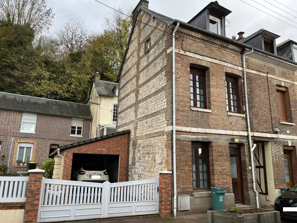 Exclusivité à vendre ! Maison de ville en très bon état général située à Caudebec en Caux