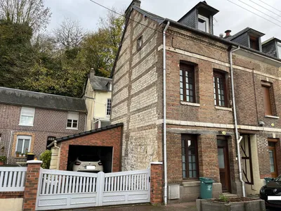Exclusivité à vendre ! Maison de ville en très bon état général située à Caudebec en Caux