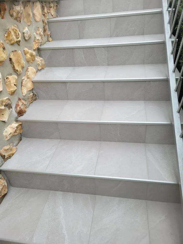 Pose de carrelage pour escalier aux alentours : Le Neubourg, Évreux, Louviers, Bernay