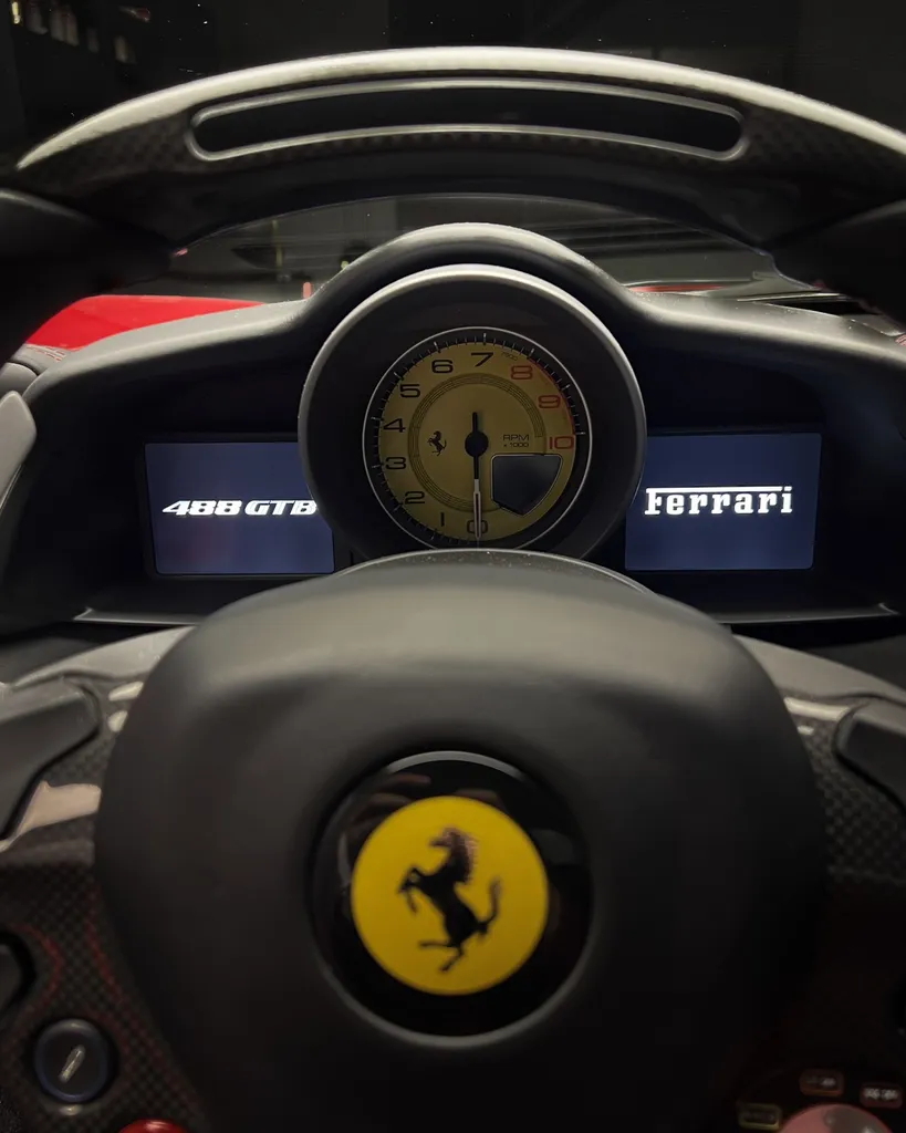 Rénovation complète du ciel de toit d’une Ferrari 488 GTB chez DSP Service