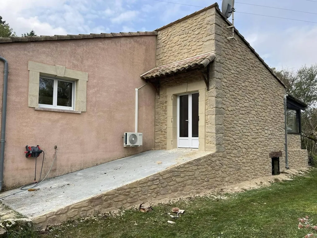 Réalisation façade Effet pierre pour un gite de location à La Vacquerie Saint Martin