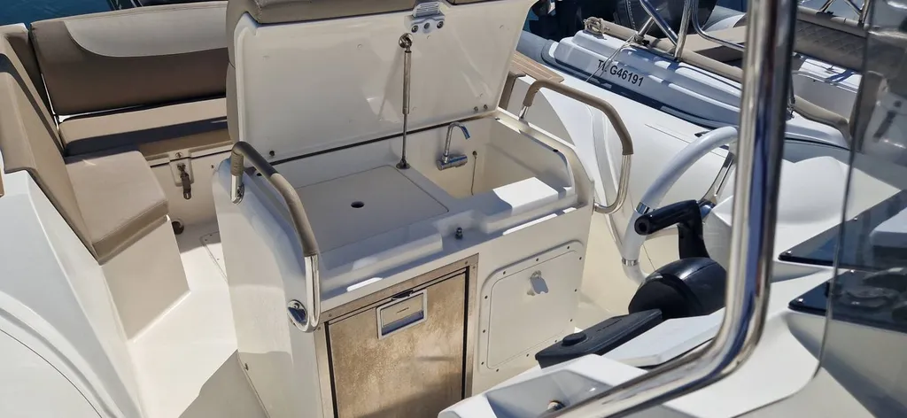 Vend bateau occasion Capelli Tempest 775 semi-rigide en parfait état près de Toulon