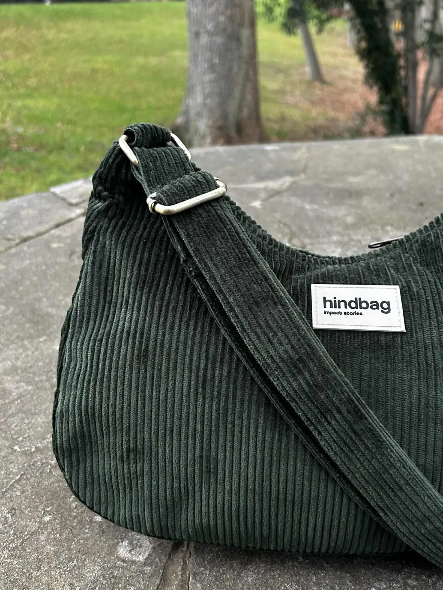 Sac Hindbag Rosa en velours sapin disponible chez Evasion Eu