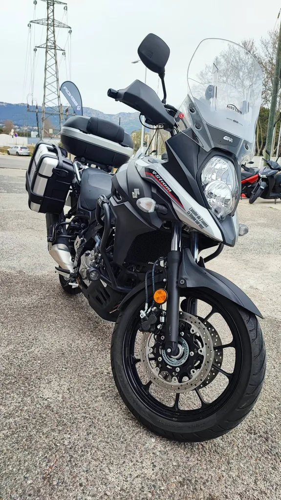 SUZUKI V-STROM 650 ADVENTURE DU 12/2017 AVEC 6500 KM.