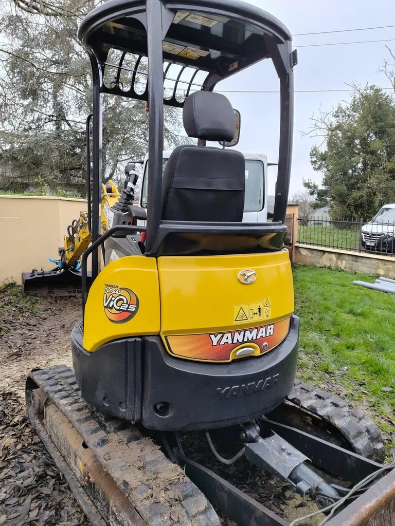 Réfection complète d’un siège de minipelle à Bordeaux : utilisé sur chantiers de maçonnerie